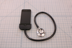 Un iPhone relié à un stéthoscope